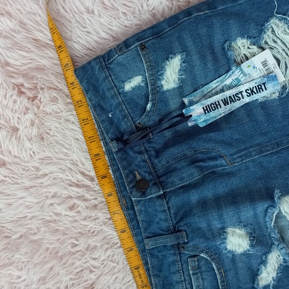 💥NWT high waisted distressed super cute denim mini skirt! Final price! - Picture 8 of 8